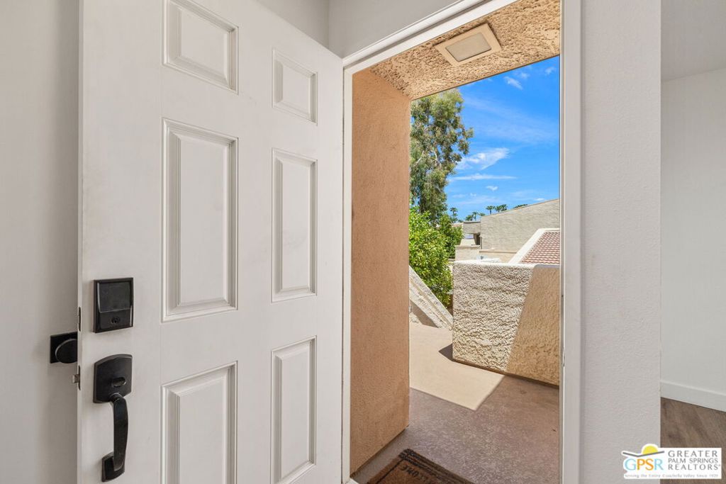 2098 Normandy Court Property Photo 6