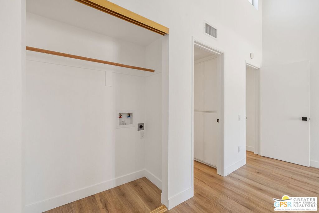 2098 Normandy Court Property Photo 32