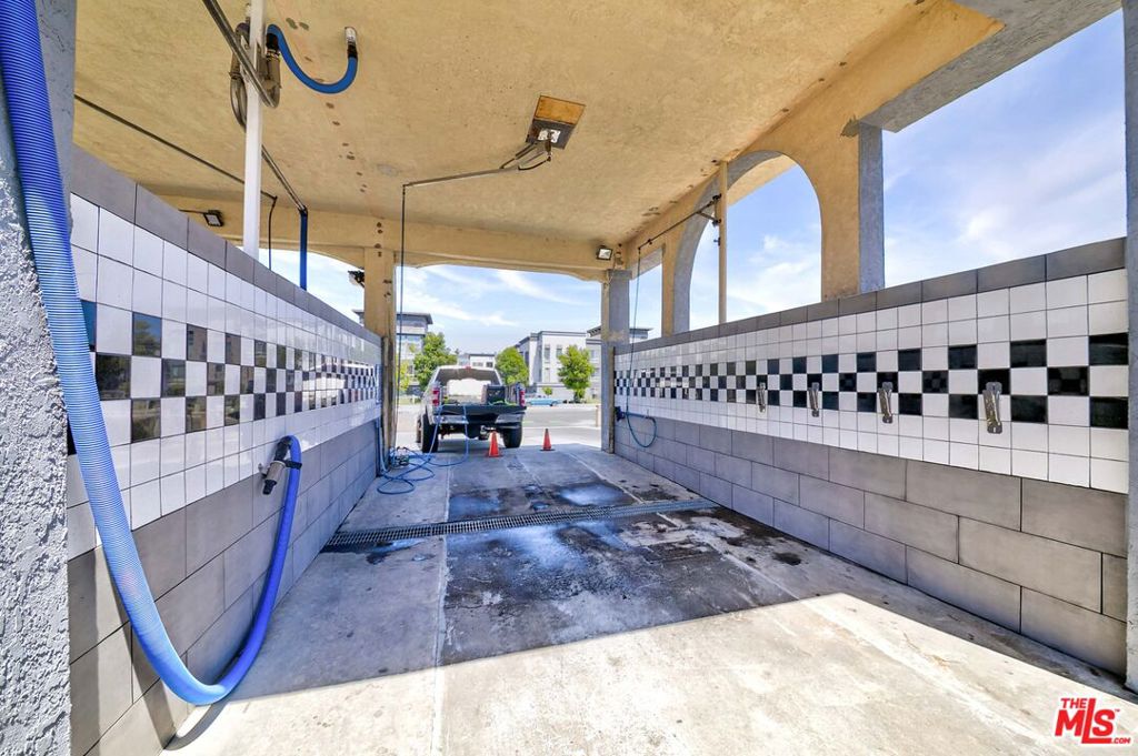 1352 N Santa Fe Avenue Property Photo 14