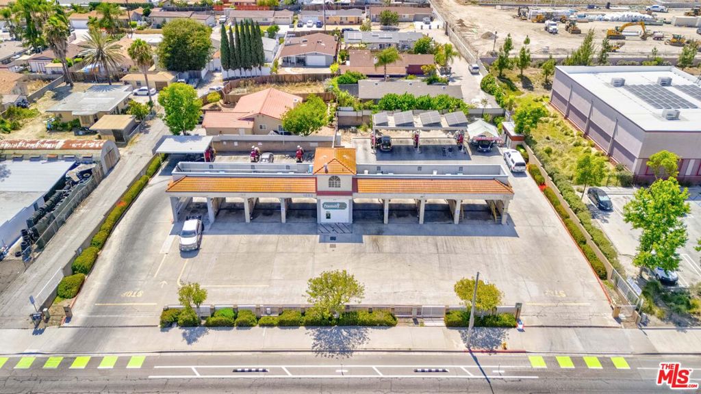1352 N Santa Fe Avenue Property Photo 15