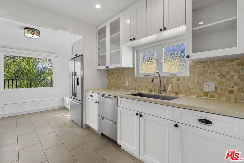 6113 Cashio Street Property Photo 15