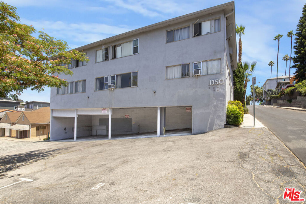 1350 Edgecliffe Drive Property Photo 1