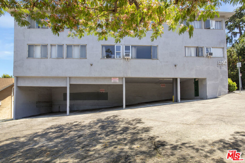 1350 Edgecliffe Drive Property Photo 2