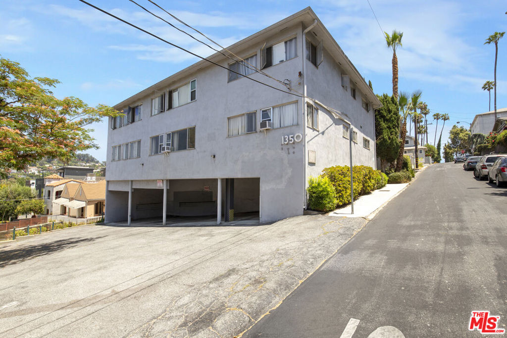 1350 Edgecliffe Drive Property Photo 8
