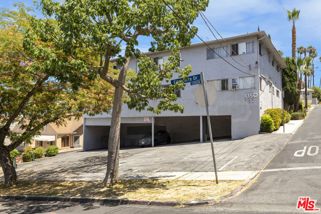 1350 Edgecliffe Drive Property Photo 9