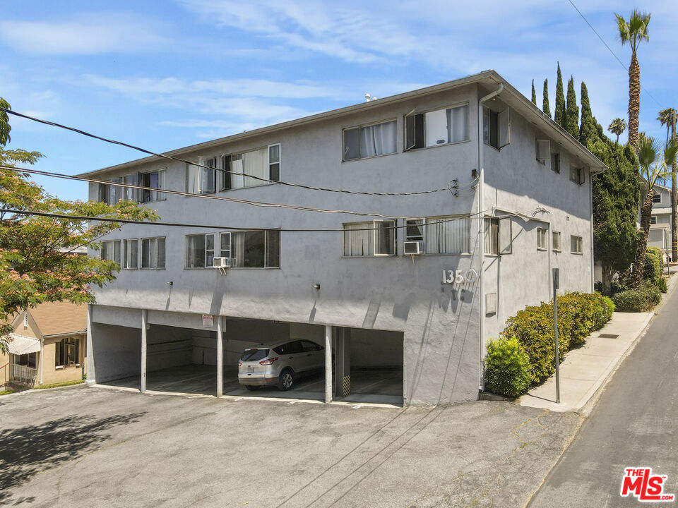 1350 Edgecliffe Drive Property Photo 15