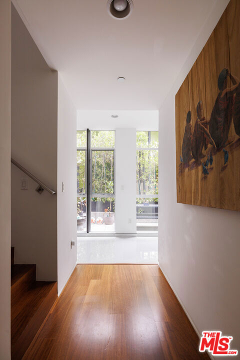 825 N Kings Road 2 Property Photo 18