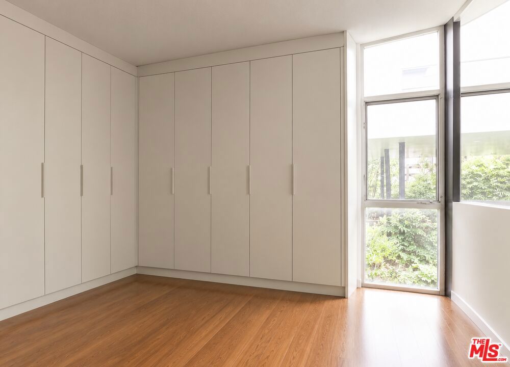 825 N Kings Road 2 Property Photo 23