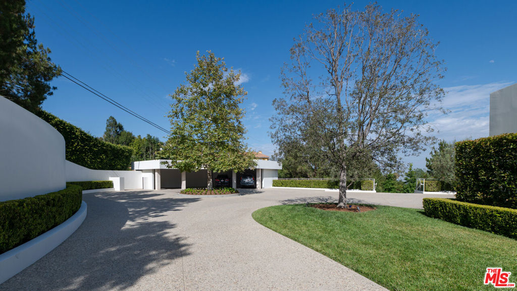 9966 Beverly Grove Drive Property Photo 6