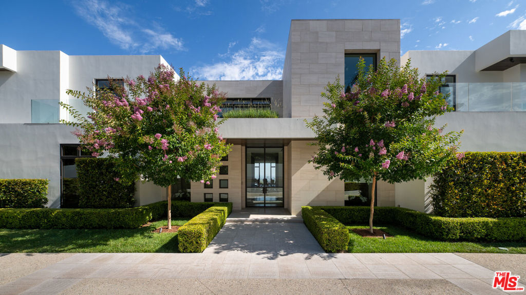 9966 Beverly Grove Drive Property Photo 8