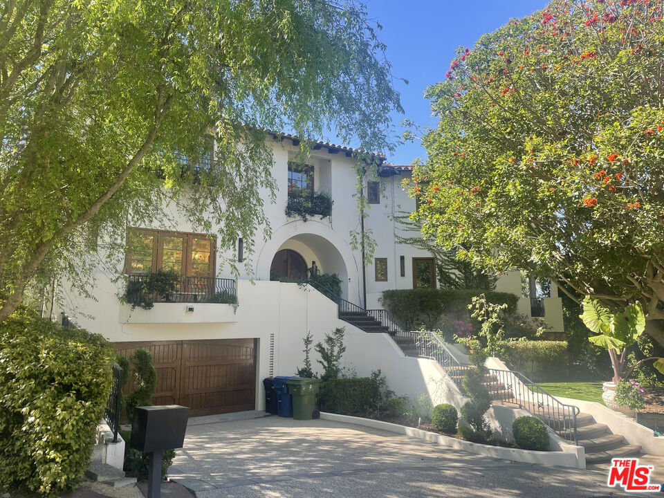3057 N Beverly Glen Circle Property Photo 1