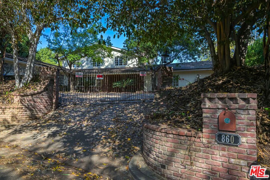 860 Linda Flora Drive Property Photo 2