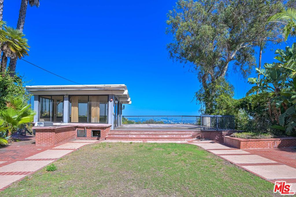 860 Linda Flora Drive Property Photo 6