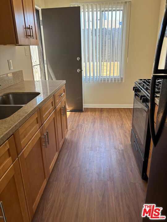 12036 Magnolia Boulevard Property Photo 4