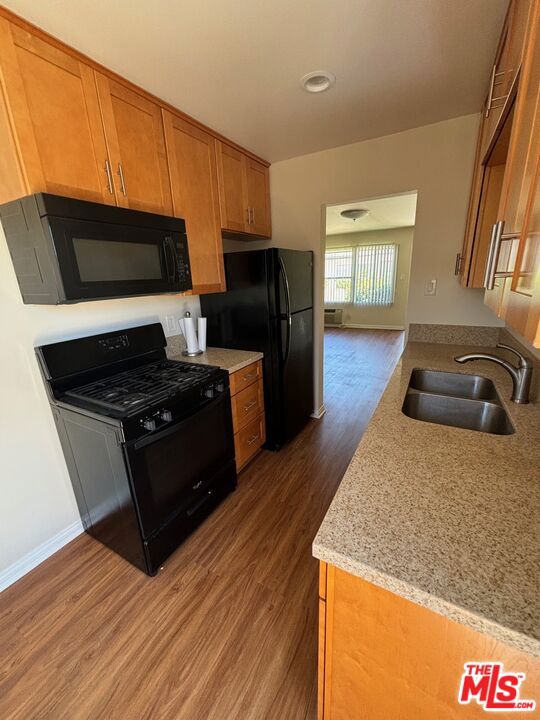 12036 Magnolia Boulevard Property Photo 5