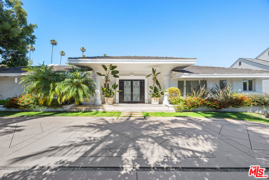 716 N Beverly Drive Property Photo 1