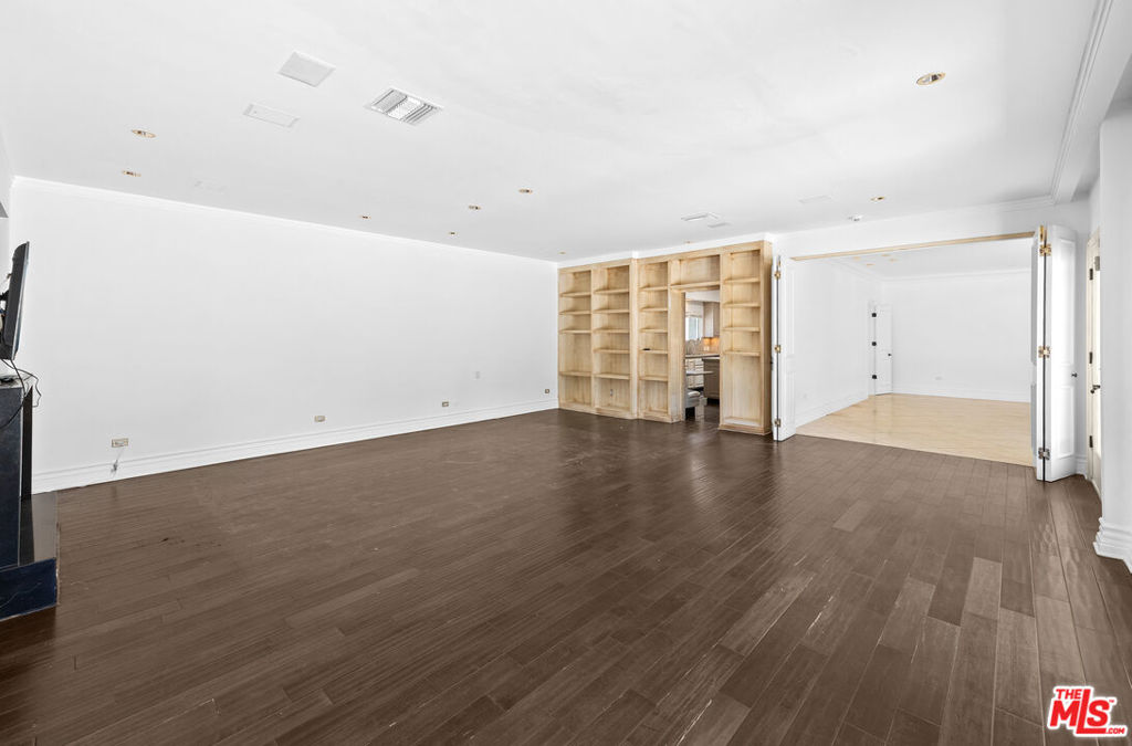 716 N Beverly Drive Property Photo 9