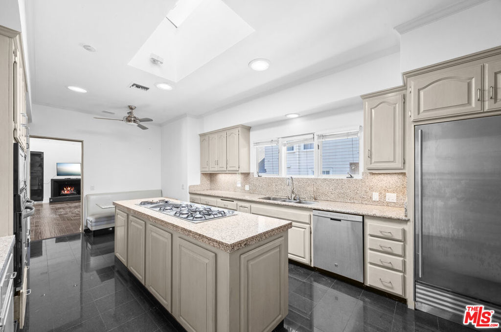 716 N Beverly Drive Property Photo 10