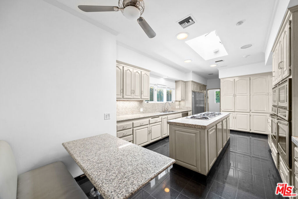 716 N Beverly Drive Property Photo 12