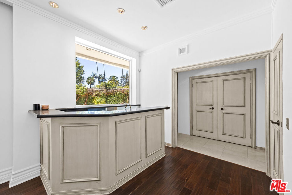 716 N Beverly Drive Property Photo 16
