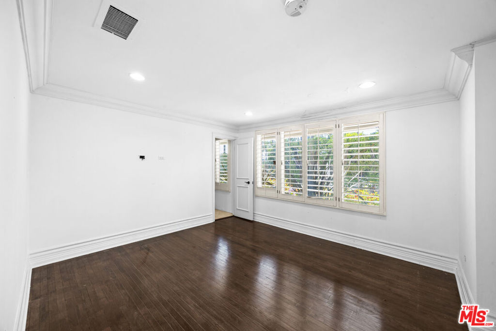 716 N Beverly Drive Property Photo 17