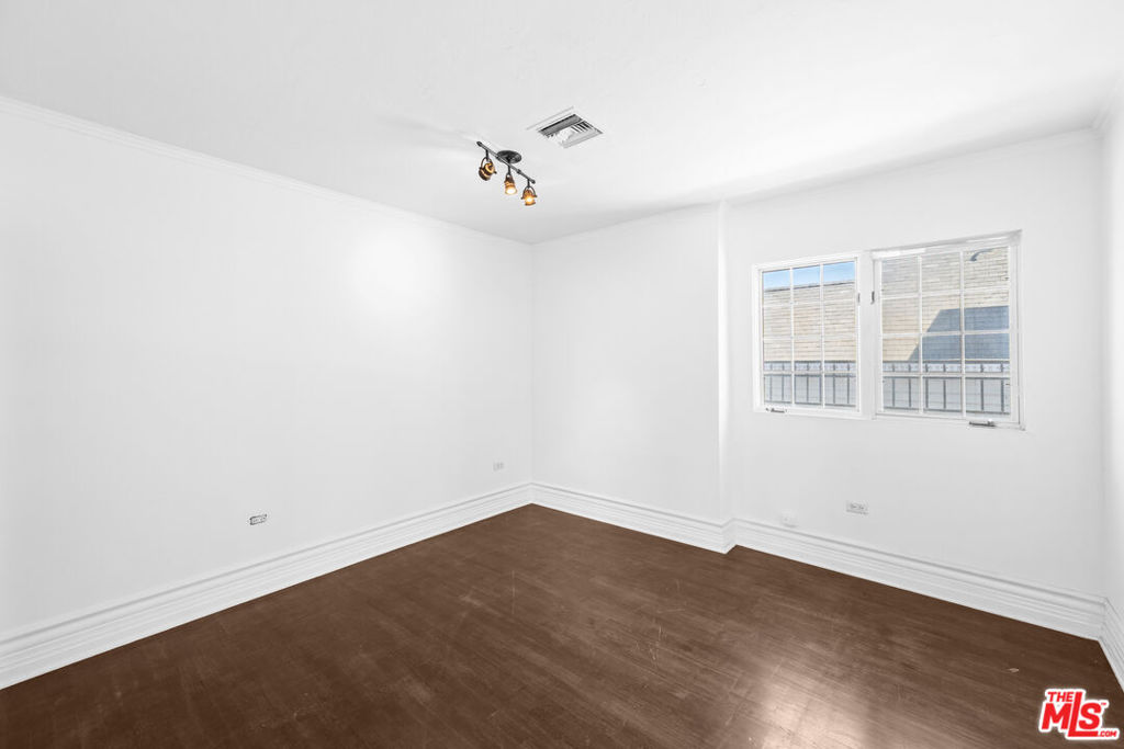 716 N Beverly Drive Property Photo 21