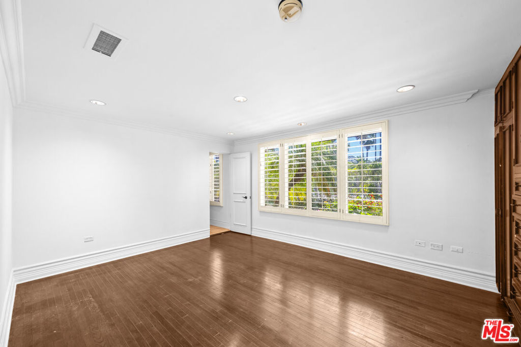716 N Beverly Drive Property Photo 25