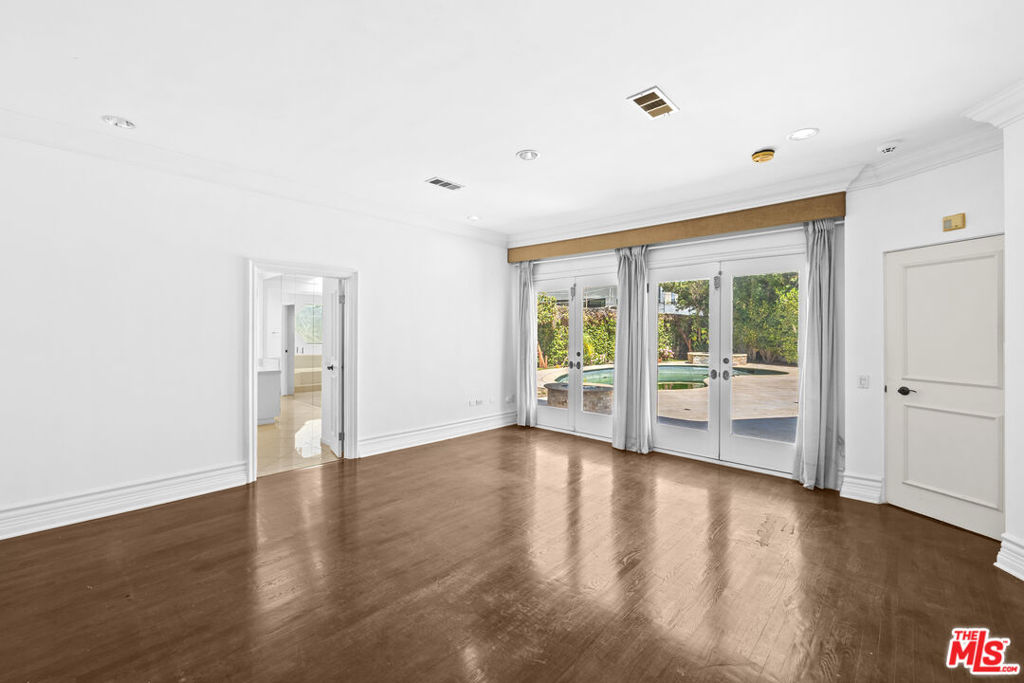 716 N Beverly Drive Property Photo 35