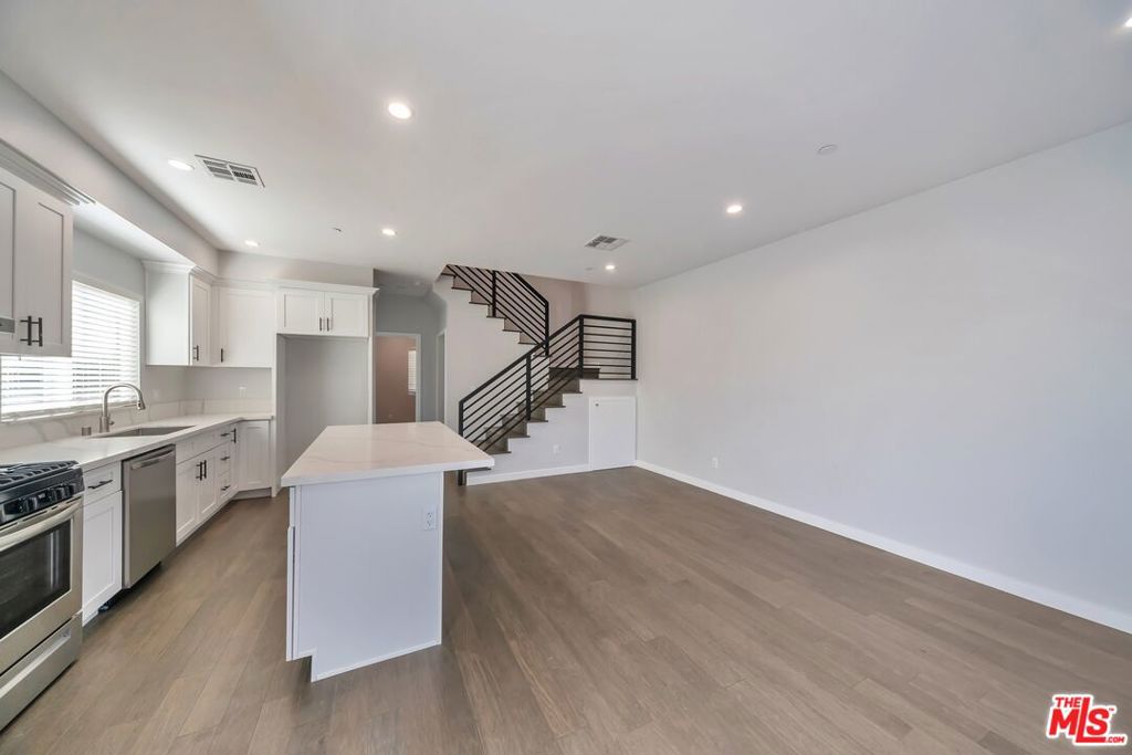 4239 Halldale Avenue Property Photo 6