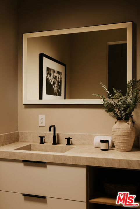 1751 Sunset Plaza Drive Property Photo 35