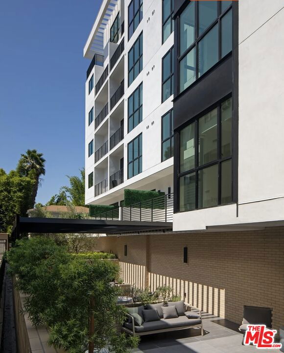 105 S Doheny Drive Ph3 Property Photo 3