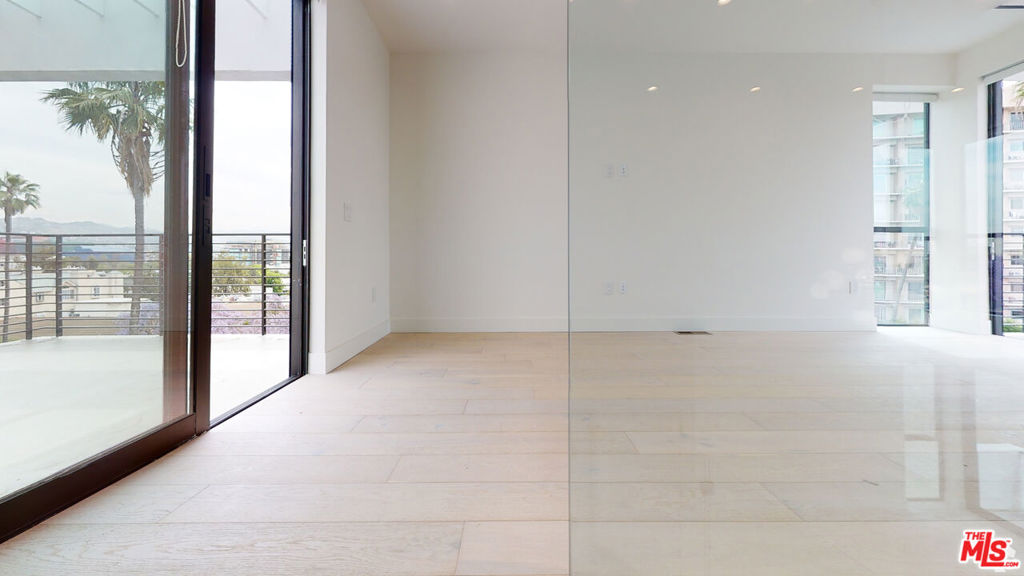 105 S Doheny Drive Ph3 Property Photo 10