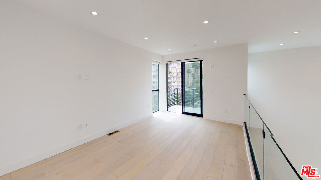 105 S Doheny Drive Ph3 Property Photo 11