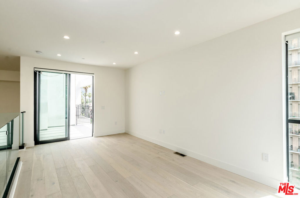 105 S Doheny Drive Ph3 Property Photo 12