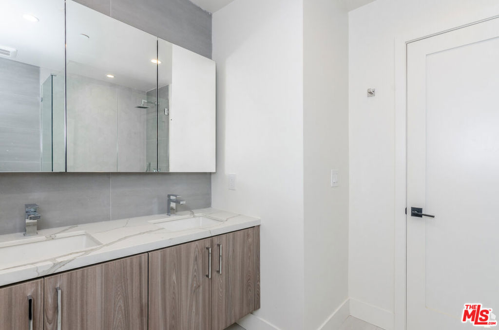 105 S Doheny Drive Ph3 Property Photo 18