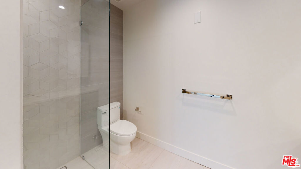 105 S Doheny Drive Ph3 Property Photo 20