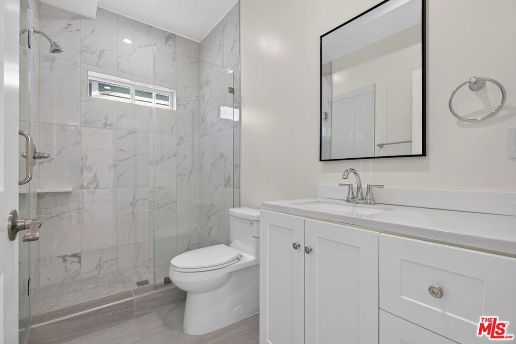1811 N Avon Street Property Photo 46