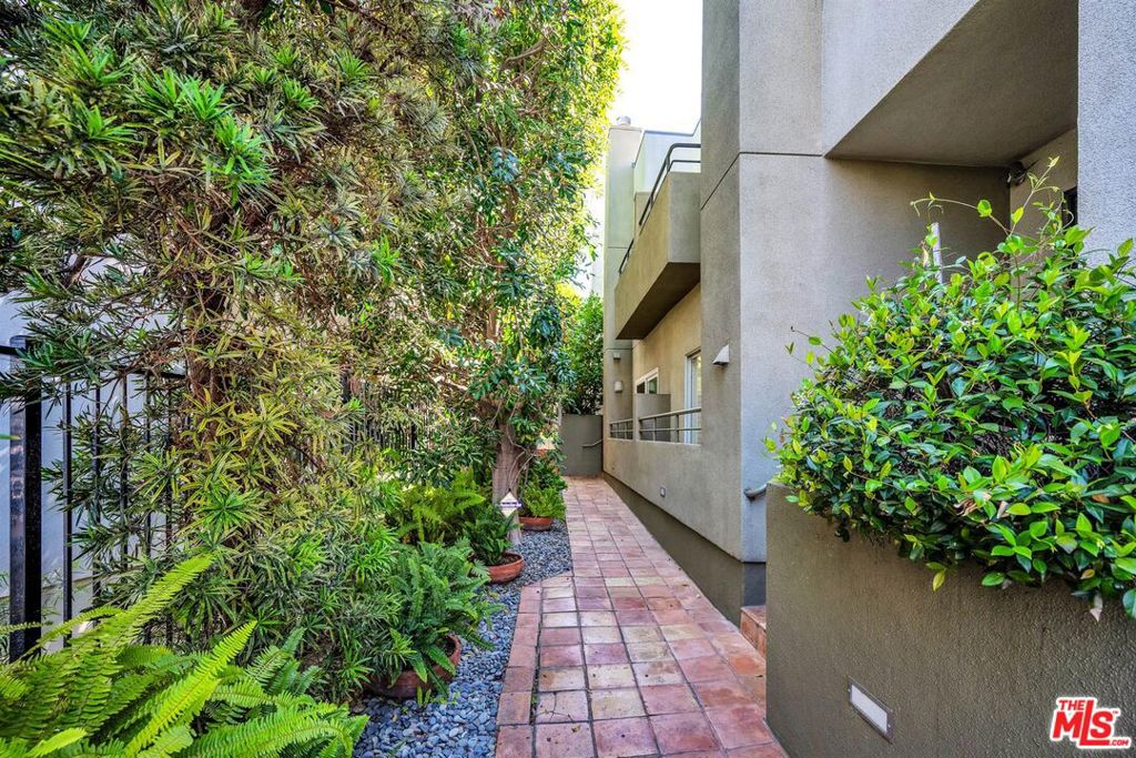 1735 Malcolm Avenue H Property Photo 2