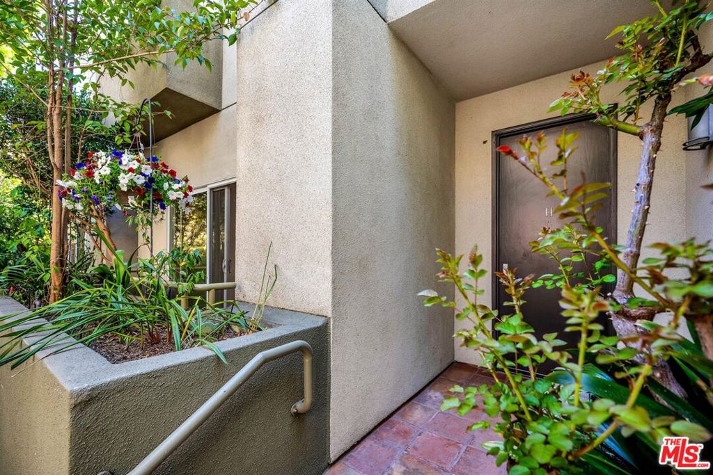 1735 Malcolm Avenue H Property Photo 8