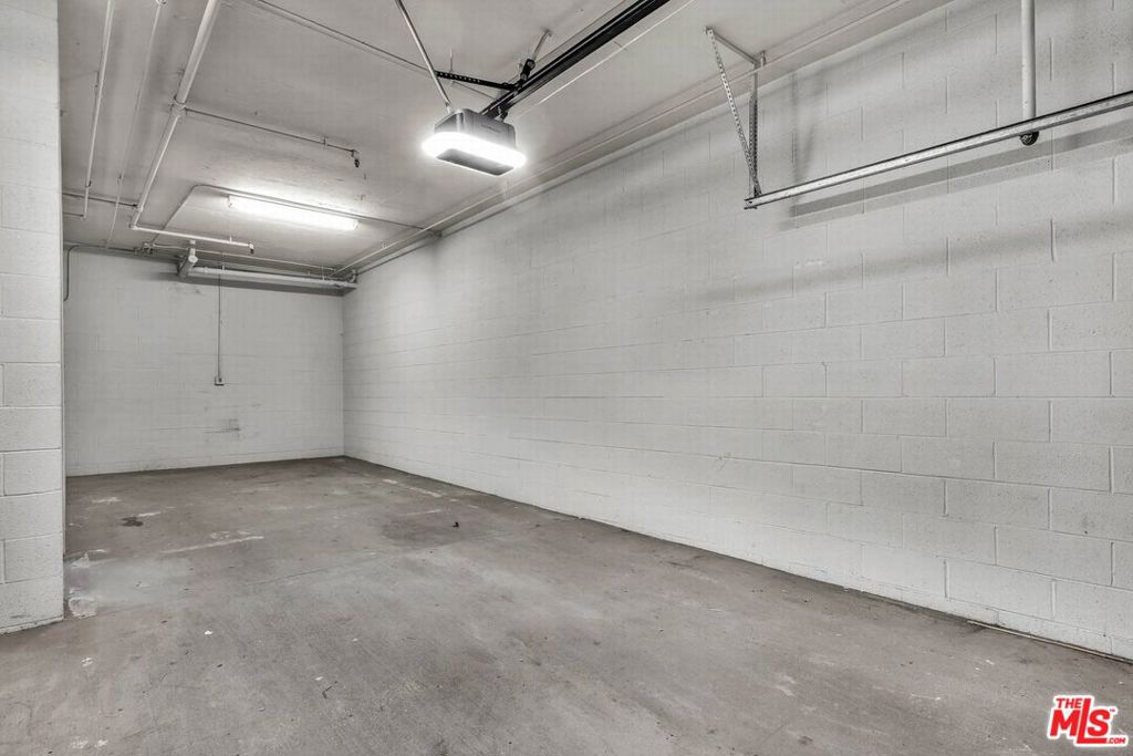 1735 Malcolm Avenue H Property Photo 9