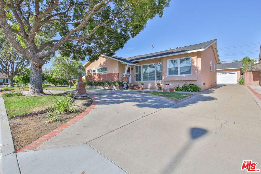 1728 S Heather Lane Property Photo 3