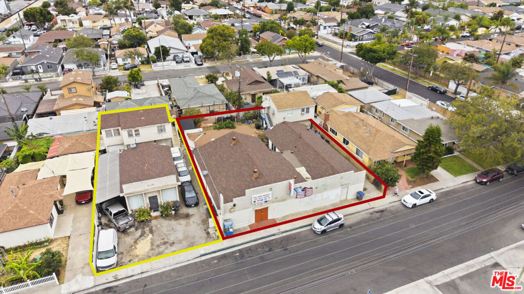 741 E Deloras Drive Property Photo 4