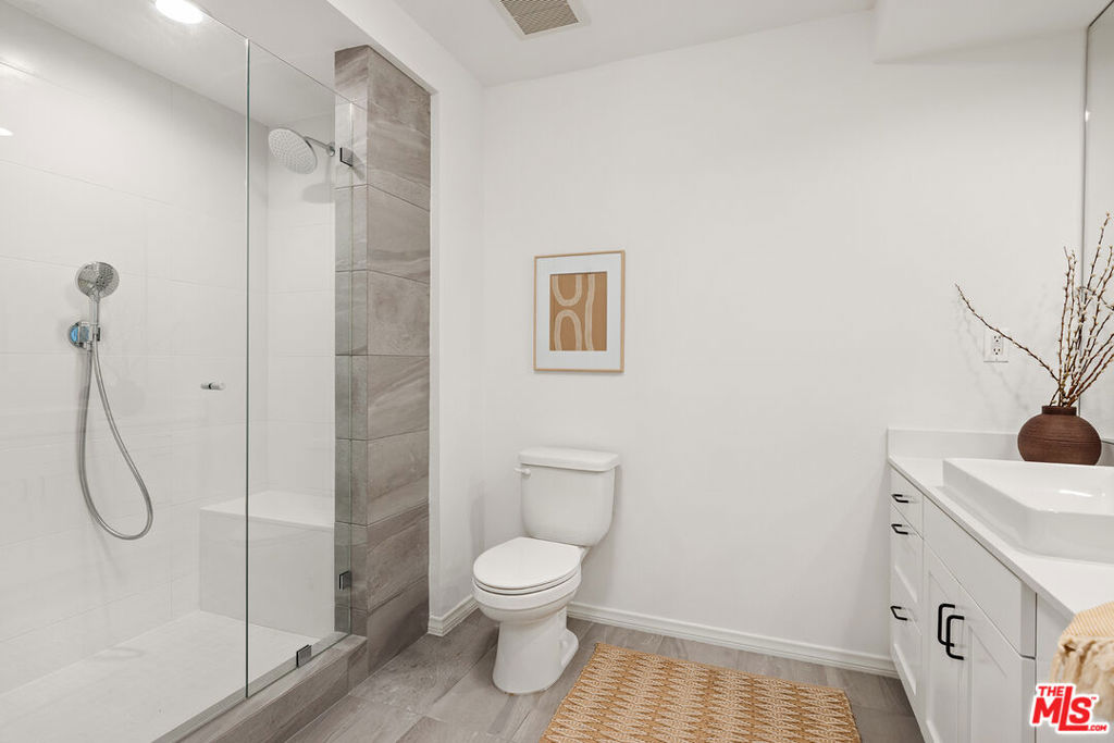 4180 Fair Avenue 206 Property Photo 11