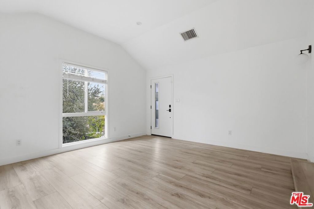 201 S Park View Street Property Photo 6