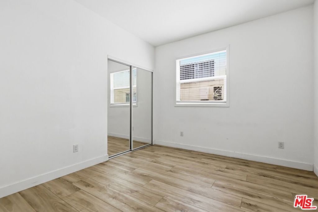 201 S Park View Street Property Photo 7