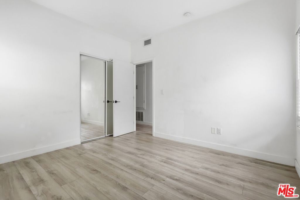 201 S Park View Street Property Photo 14