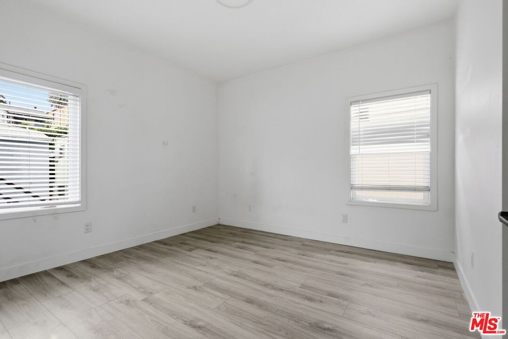 201 S Park View Street Property Photo 19