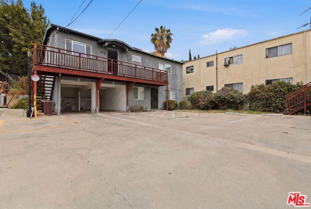 201 S Park View Street Property Photo 25