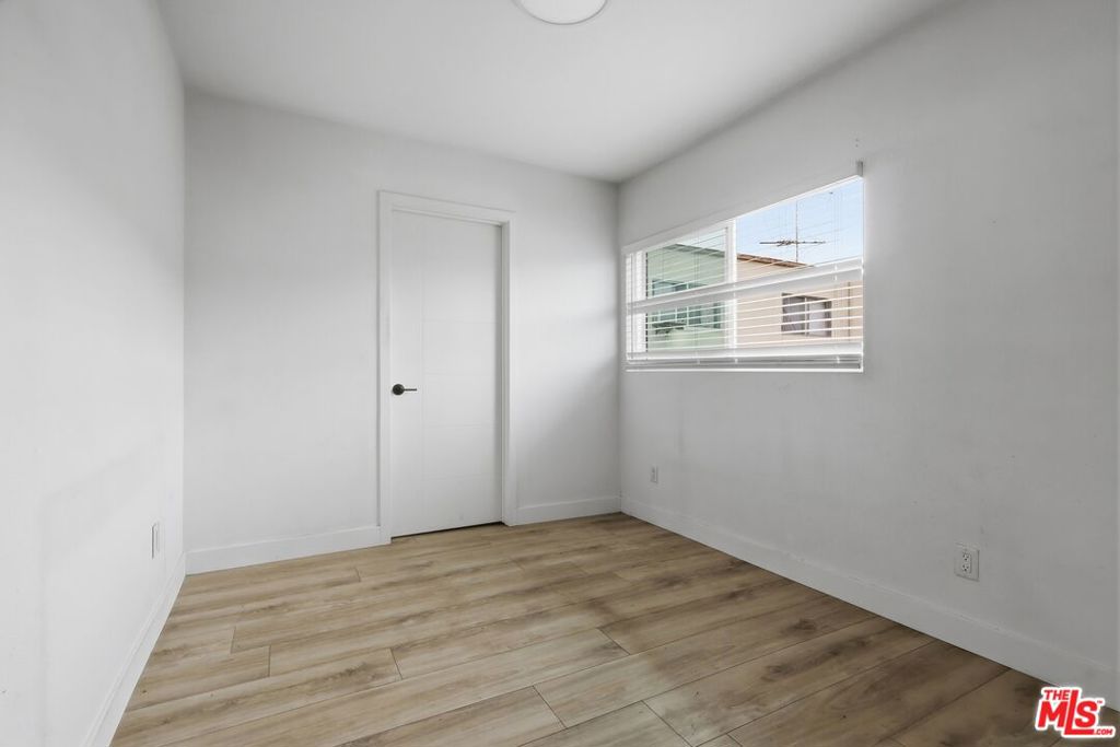 201 S Park View Street Property Photo 39