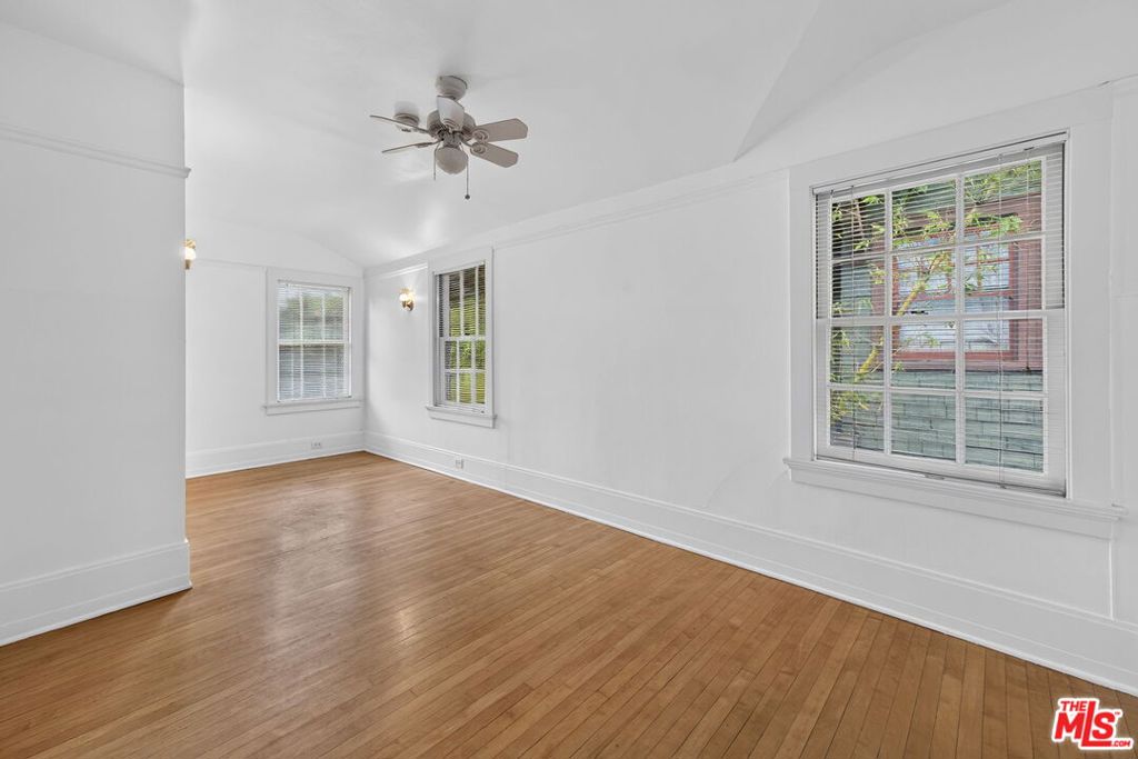 2215 W 21st Street Property Photo 48